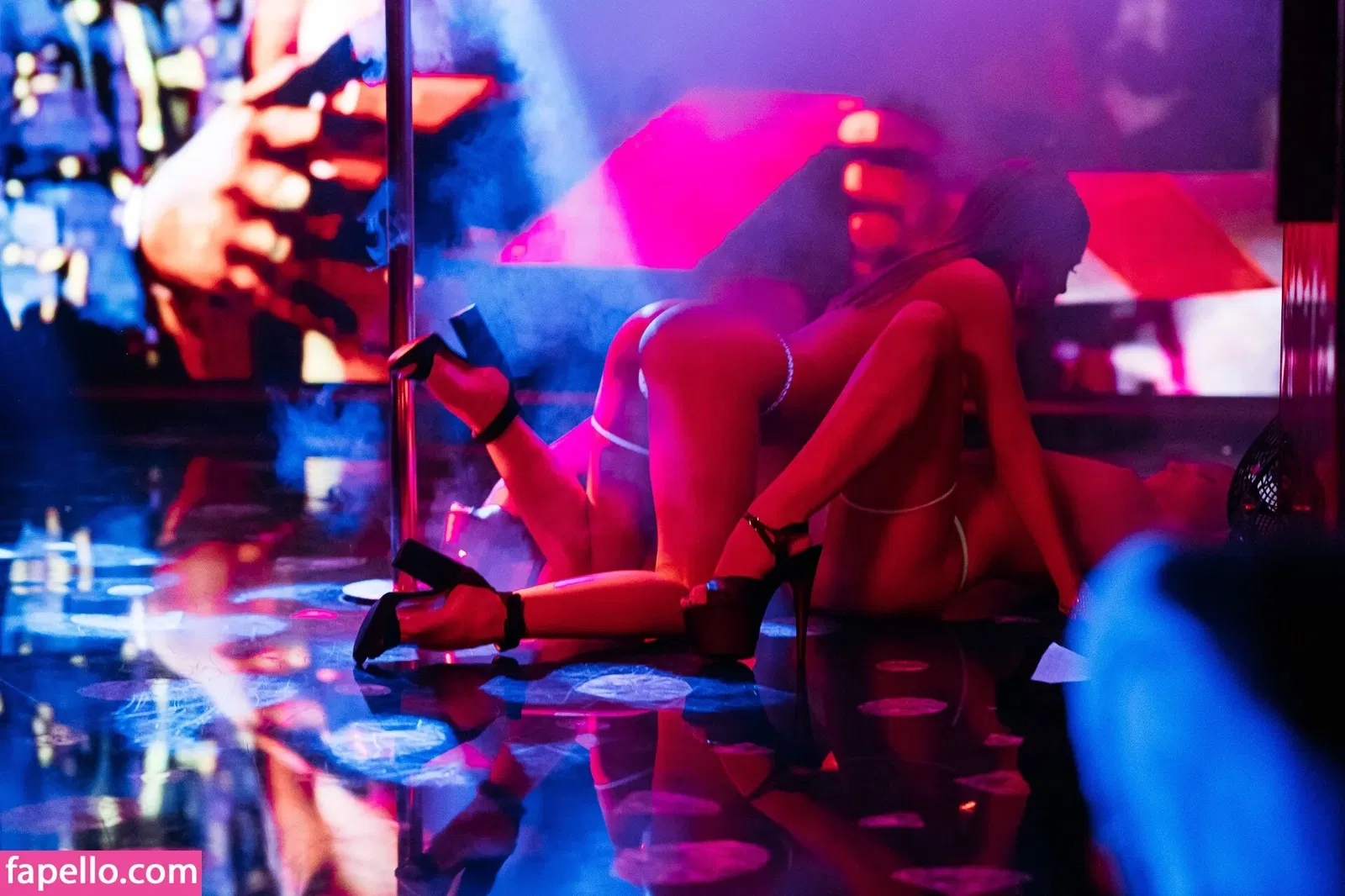 Gogo Stripper Onlyfans Photo Gallery 