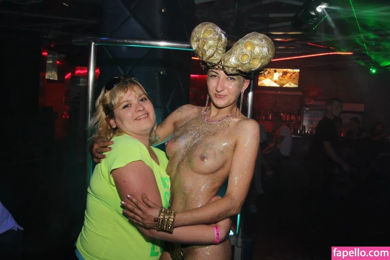 Gogo Stripper Onlyfans Photo Gallery 