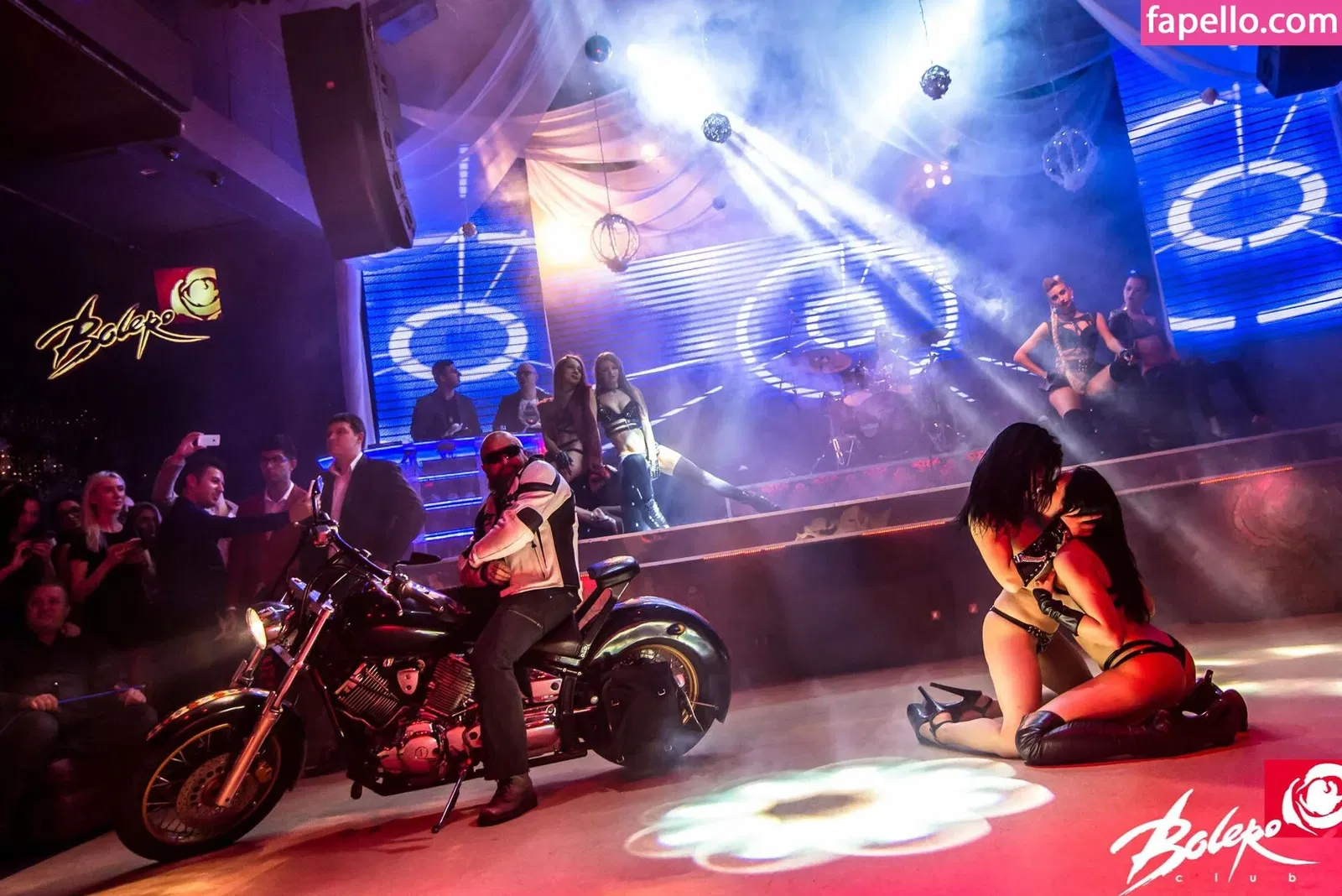 Gogo Stripper Onlyfans Photo Gallery 