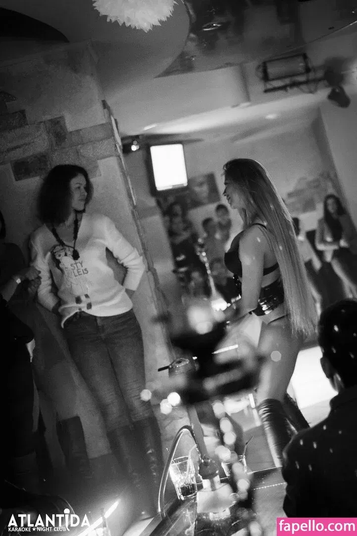 Gogo Stripper Onlyfans Photo Gallery 