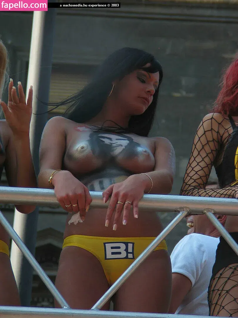 Gogo Stripper Onlyfans Photo Gallery 