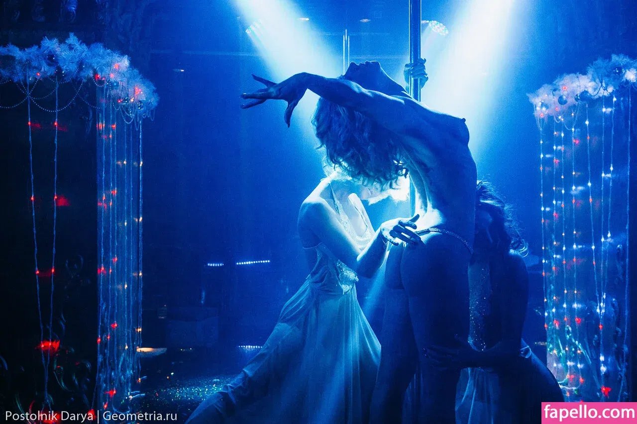 Gogo Stripper Onlyfans Photo Gallery 