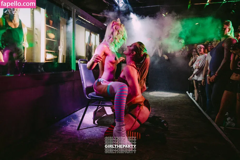 Gogo Stripper Onlyfans Photo Gallery 