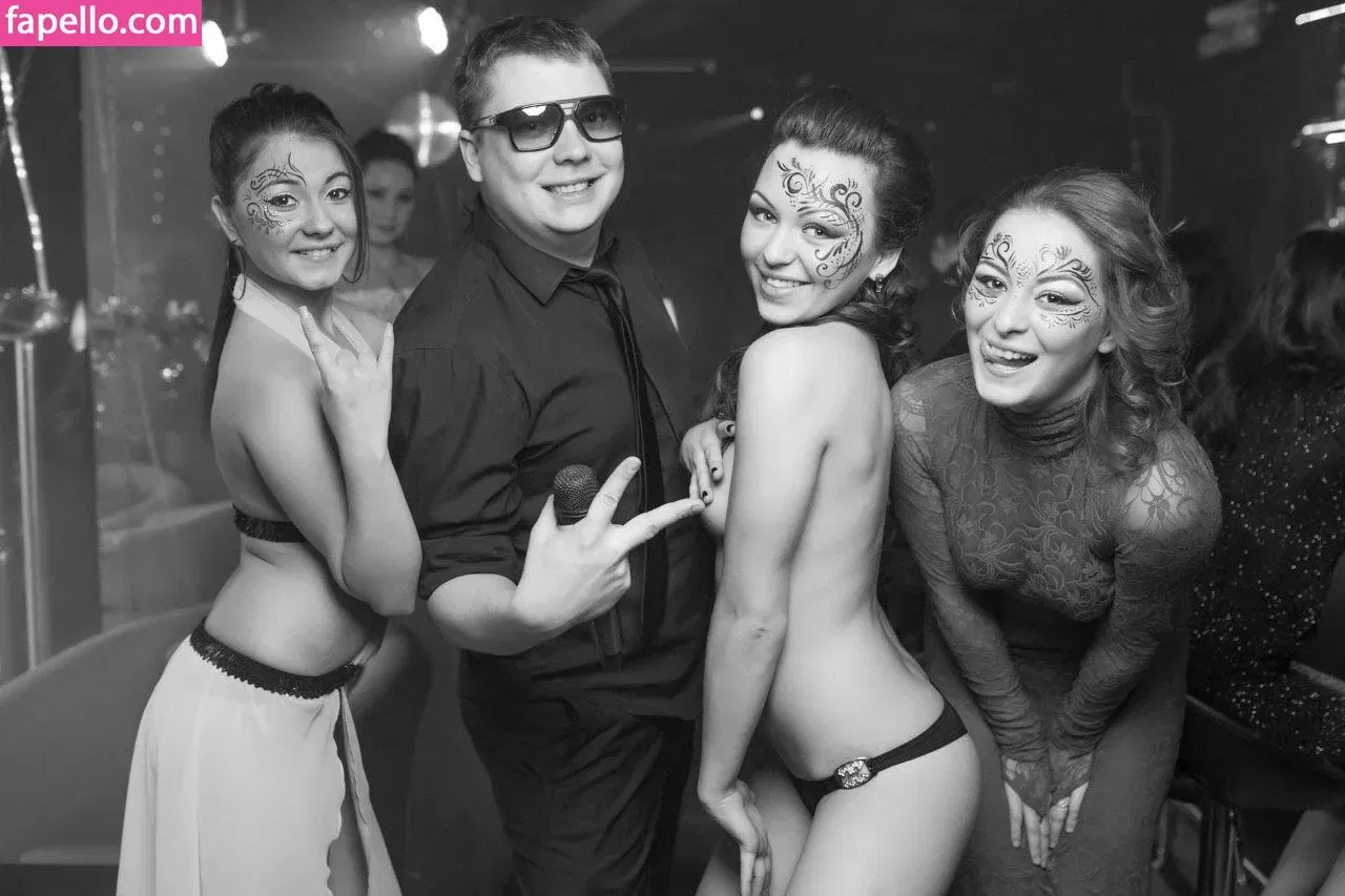 Gogo Stripper Onlyfans Photo Gallery 