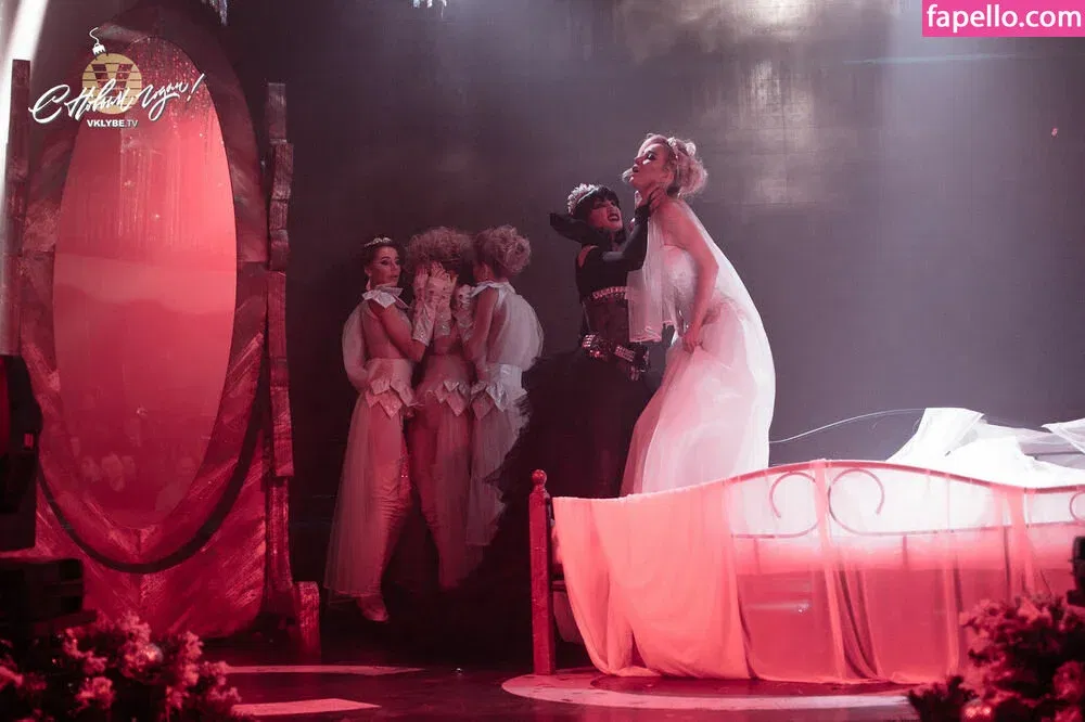 Gogo Stripper Onlyfans Photo Gallery 