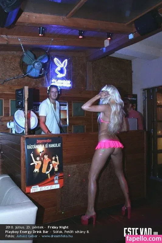 Gogo Stripper Onlyfans Photo Gallery 