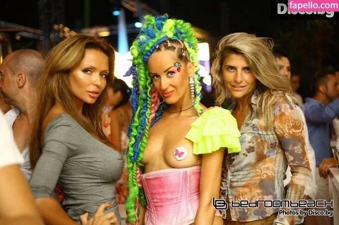 Gogo Stripper Onlyfans Photo Gallery 