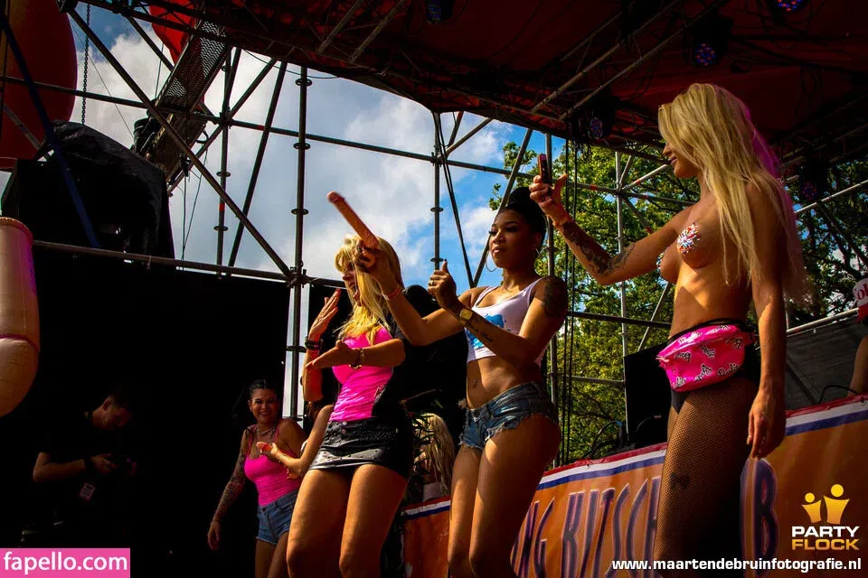 Gogo Stripper Onlyfans Photo Gallery 