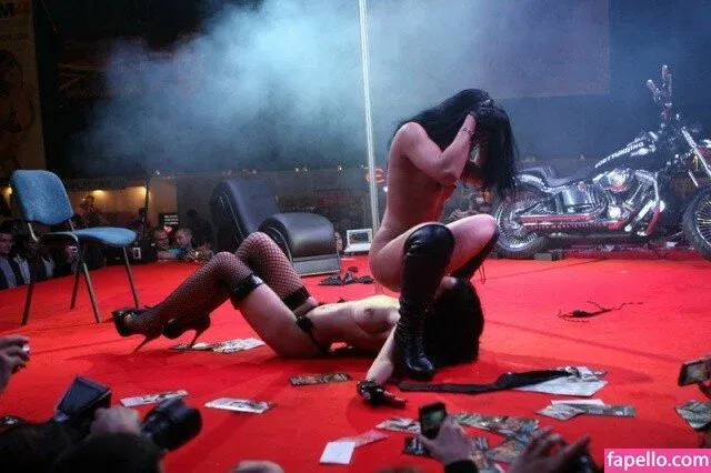 Gogo Stripper Onlyfans Photo Gallery 