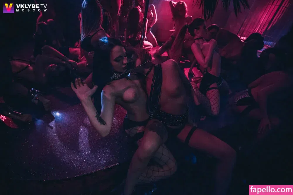 Gogo Stripper Onlyfans Photo Gallery 