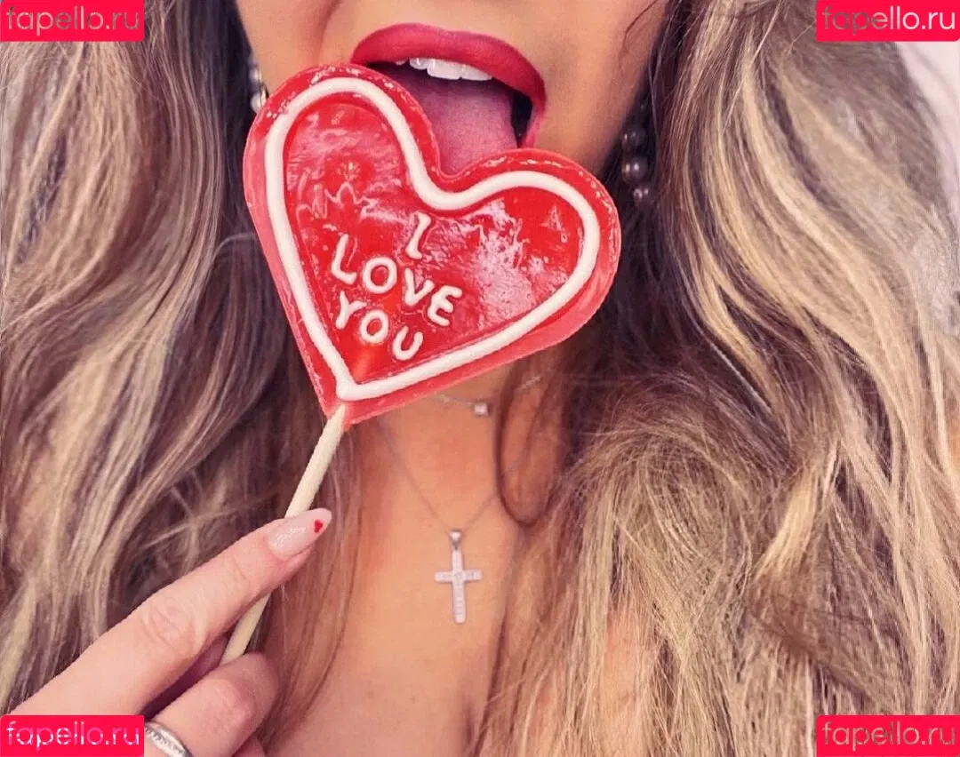 Joyce Straten Onlyfans Photo Gallery 