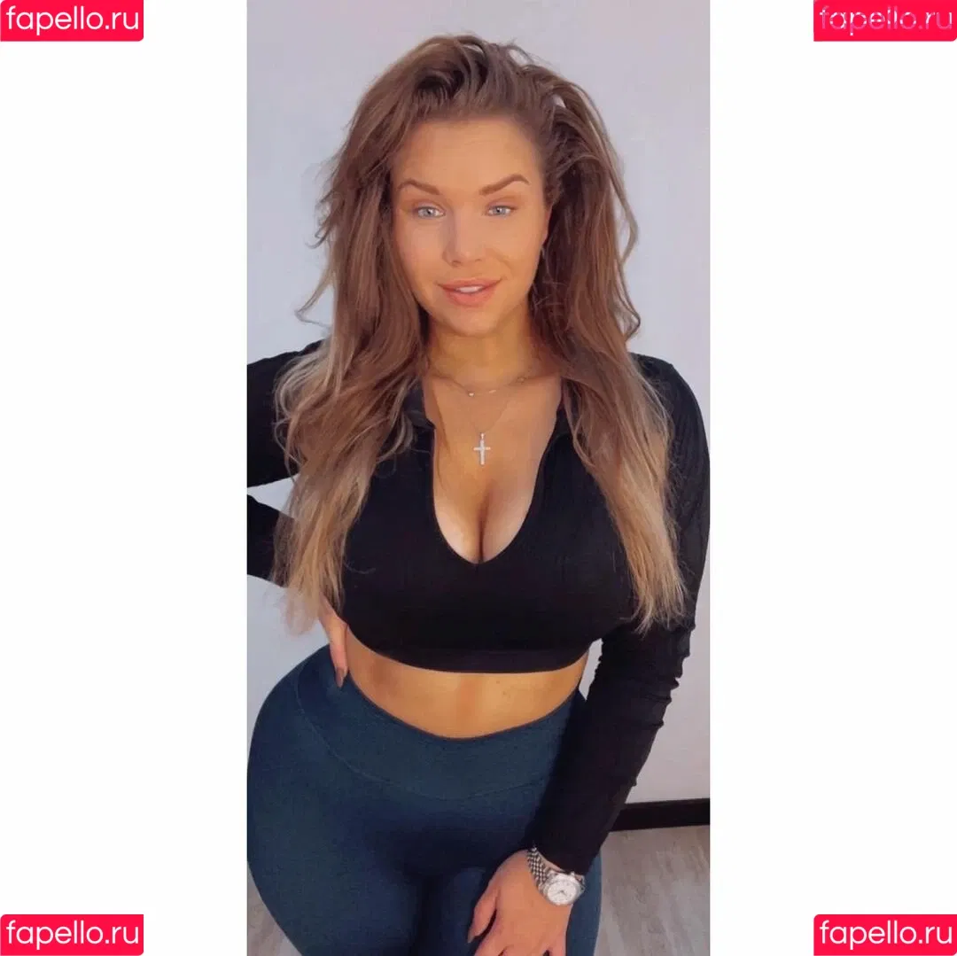 Joyce Straten Onlyfans Photo Gallery 