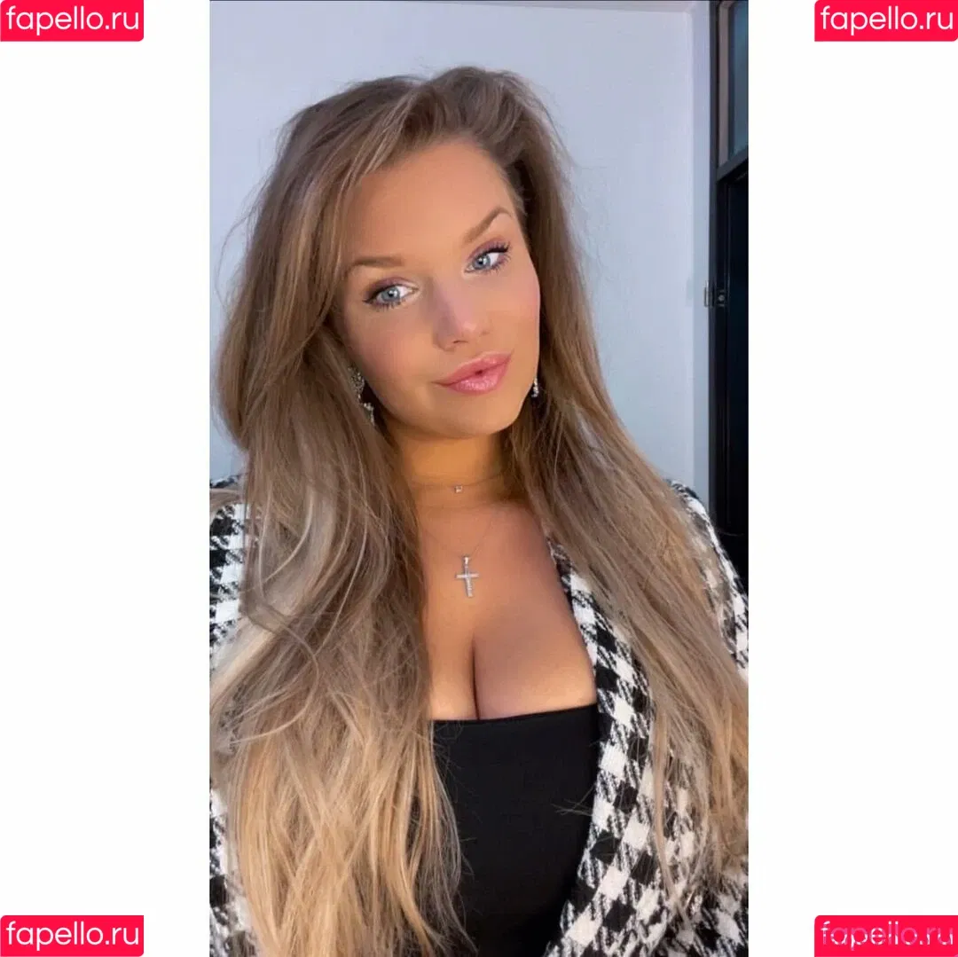 Joyce Straten Onlyfans Photo Gallery 