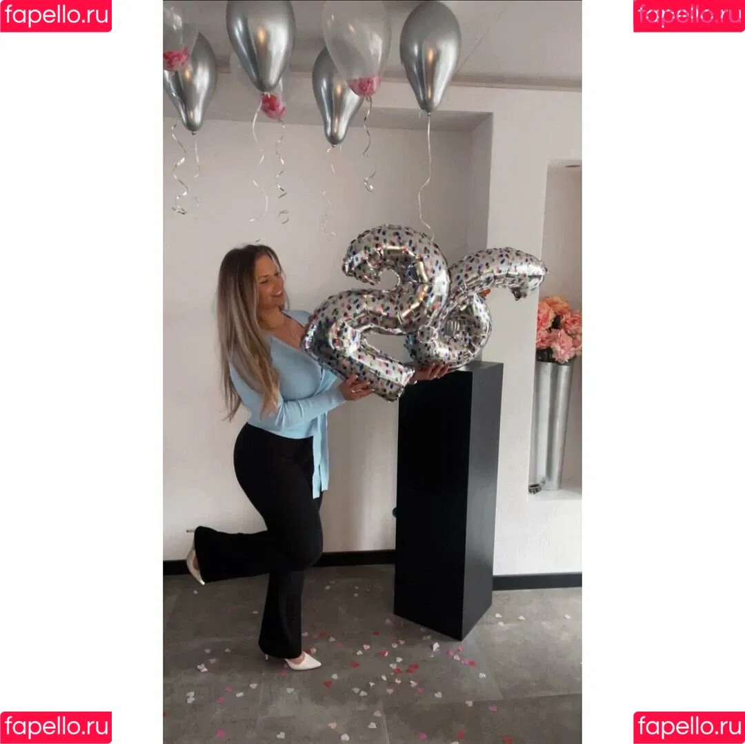 Joyce Straten Onlyfans Photo Gallery 