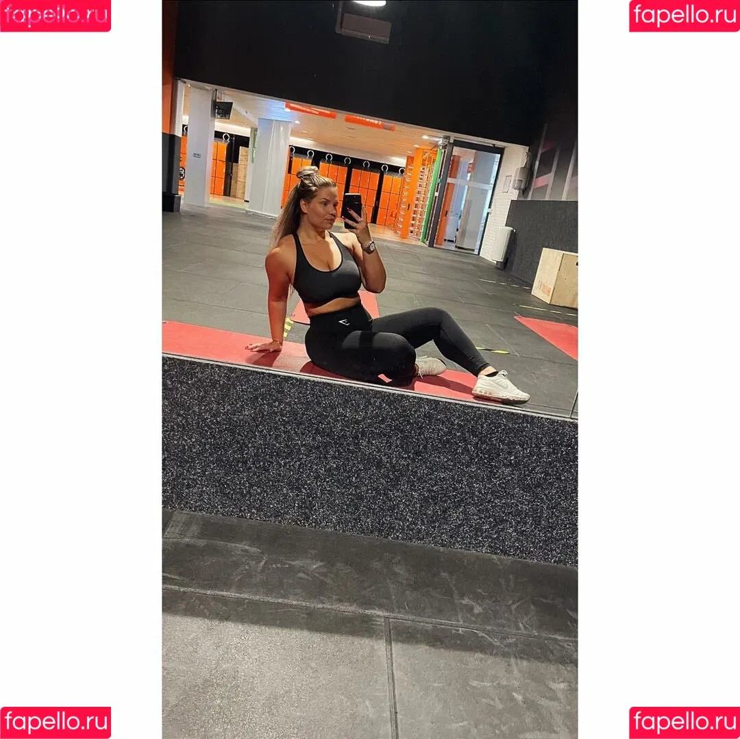 Joyce Straten Onlyfans Photo Gallery 