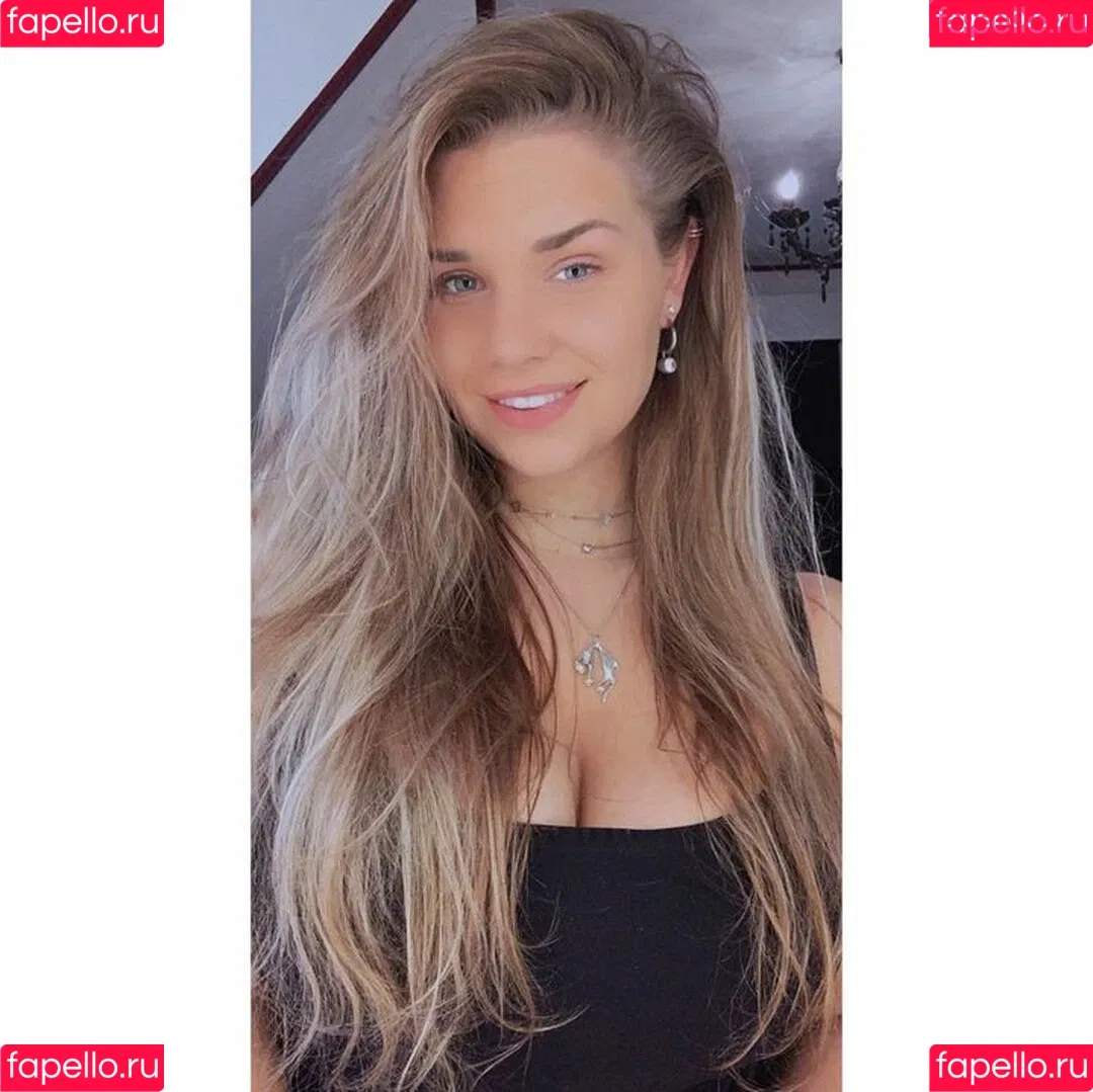 Joyce Straten Onlyfans Photo Gallery 