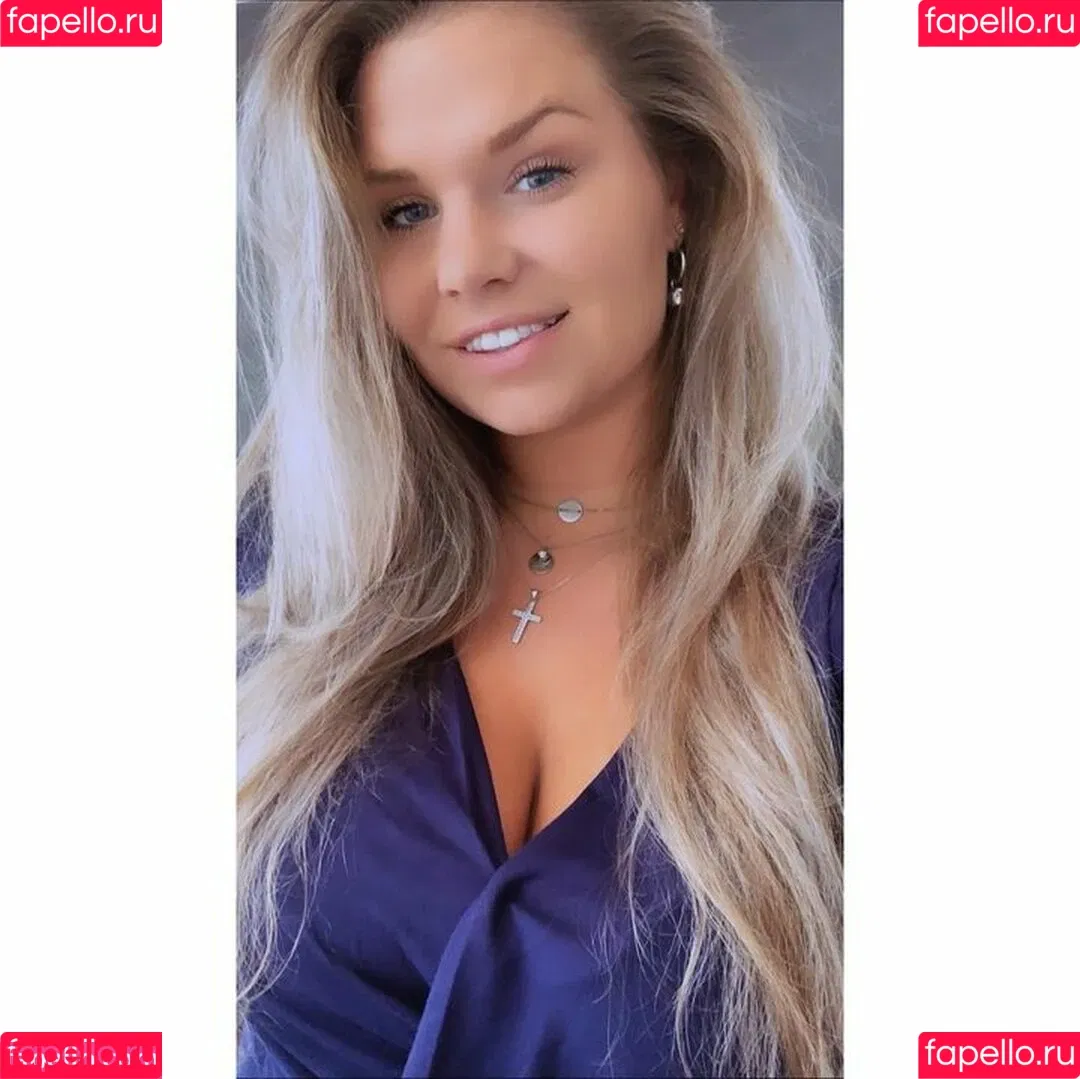 Joyce Straten Onlyfans Photo Gallery 