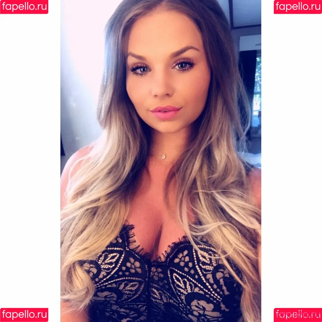 Joyce Straten Onlyfans Photo Gallery 