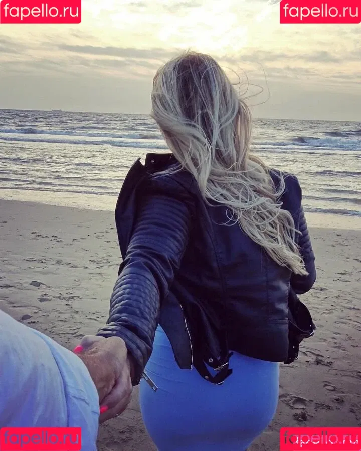 Joyce Straten Onlyfans Photo Gallery 