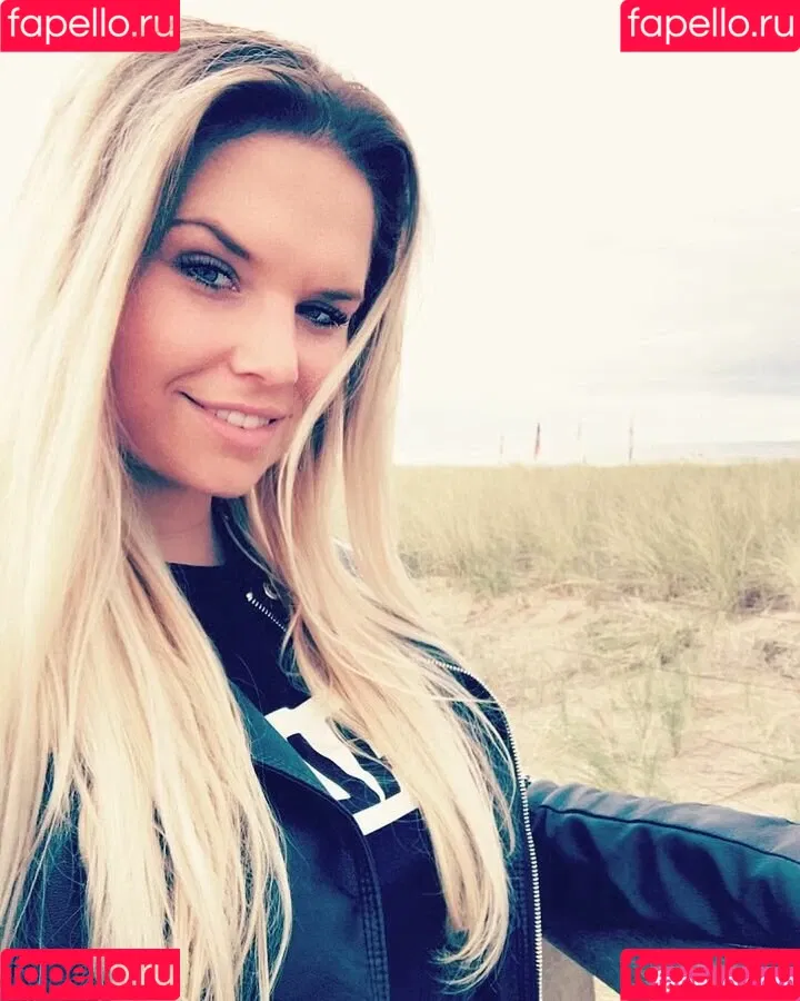 Joyce Straten Onlyfans Photo Gallery 