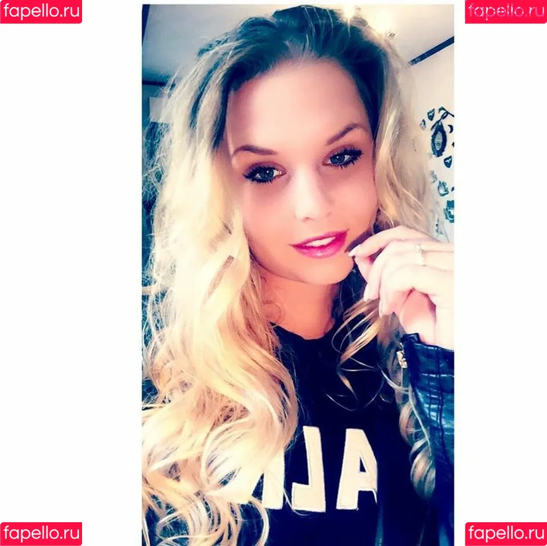 Joyce Straten Onlyfans Photo Gallery 