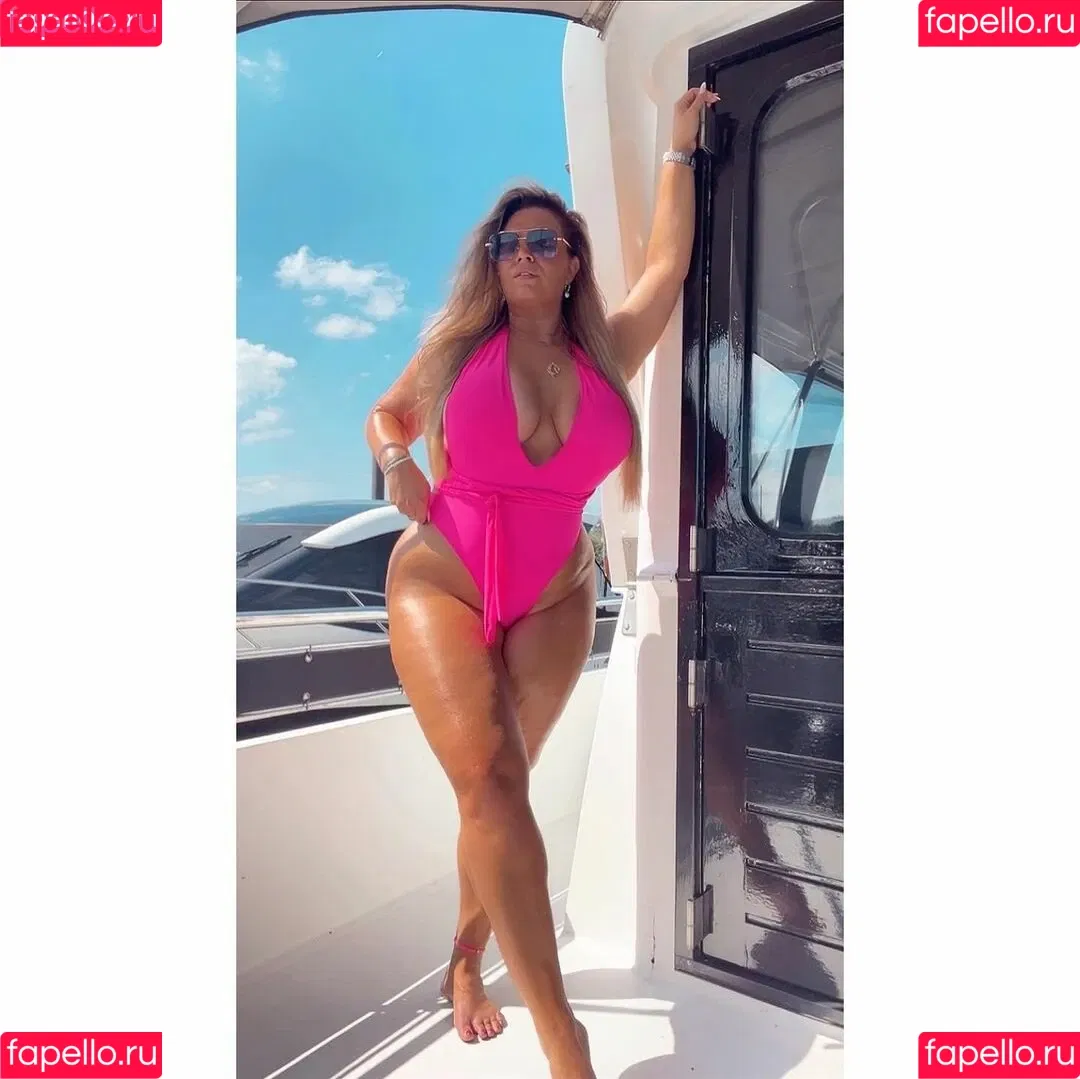 Joyce Straten Onlyfans Photo Gallery 