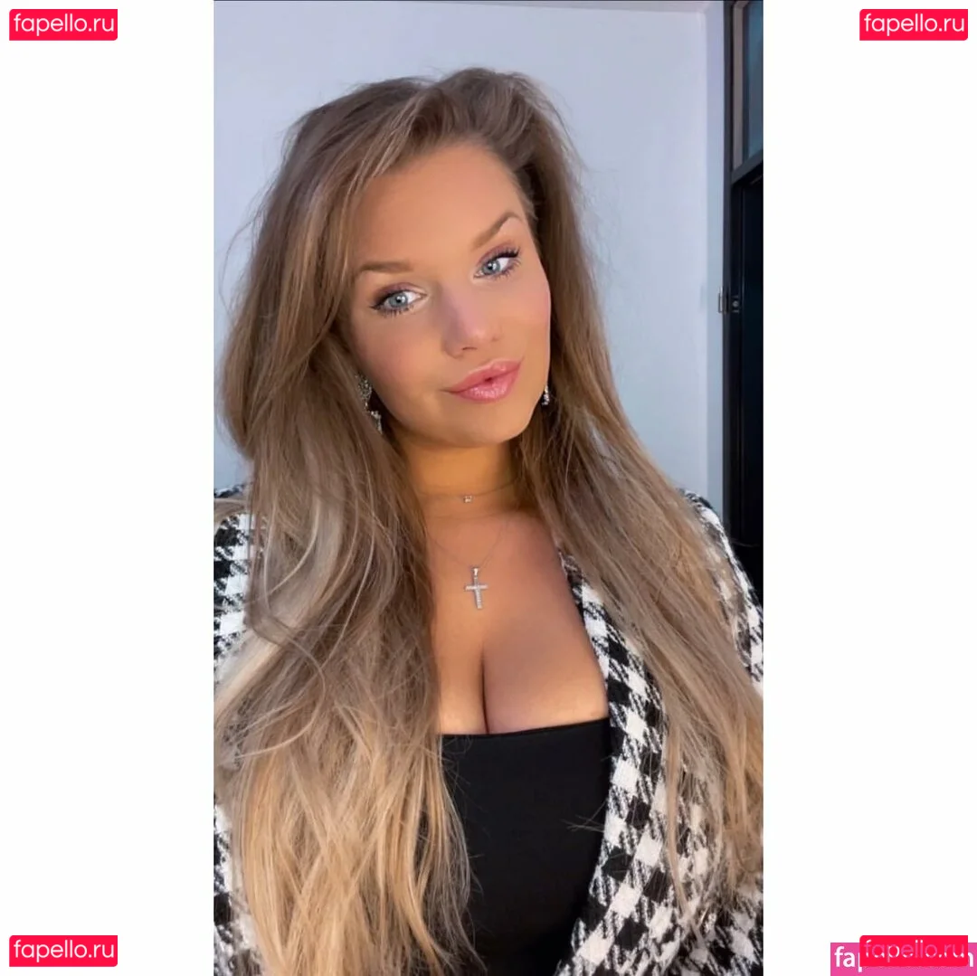 Joyce Straten Onlyfans Photo Gallery 