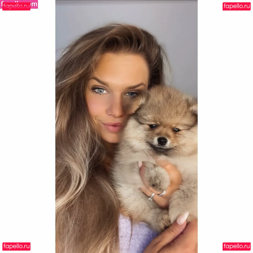 Joyce Straten Onlyfans Photo Gallery 