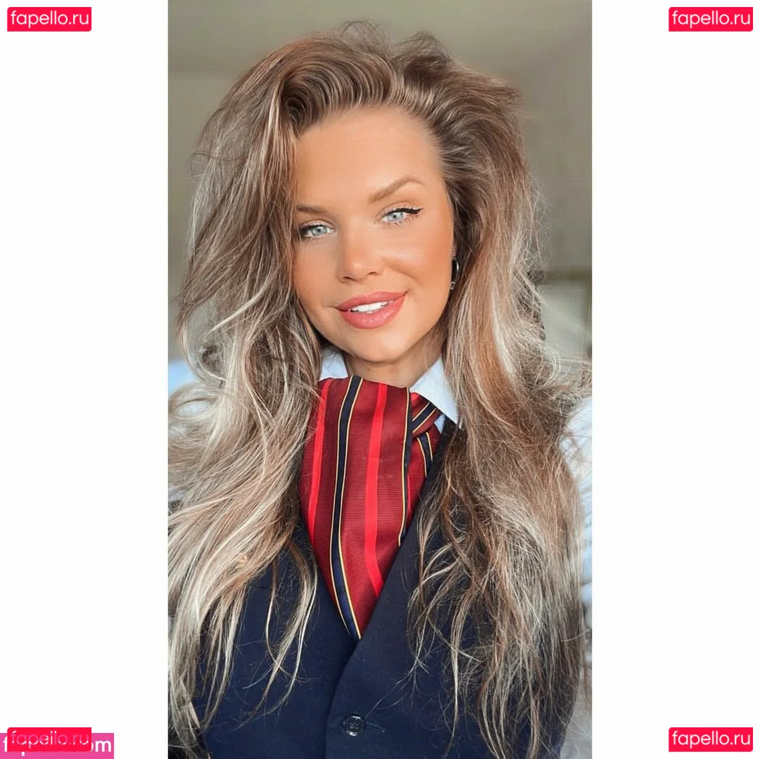 Joyce Straten Onlyfans Photo Gallery 