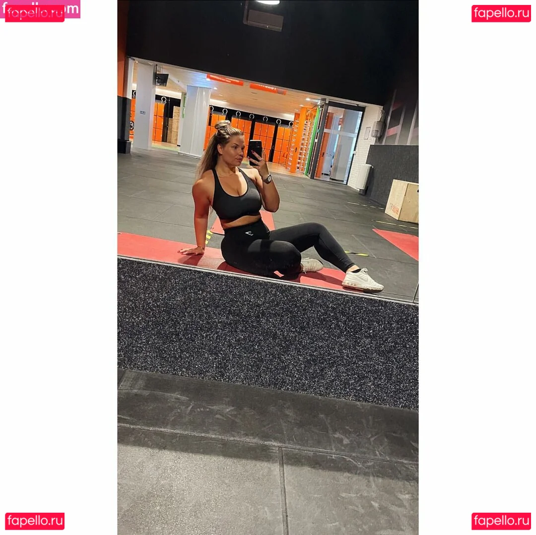 Joyce Straten Onlyfans Photo Gallery 