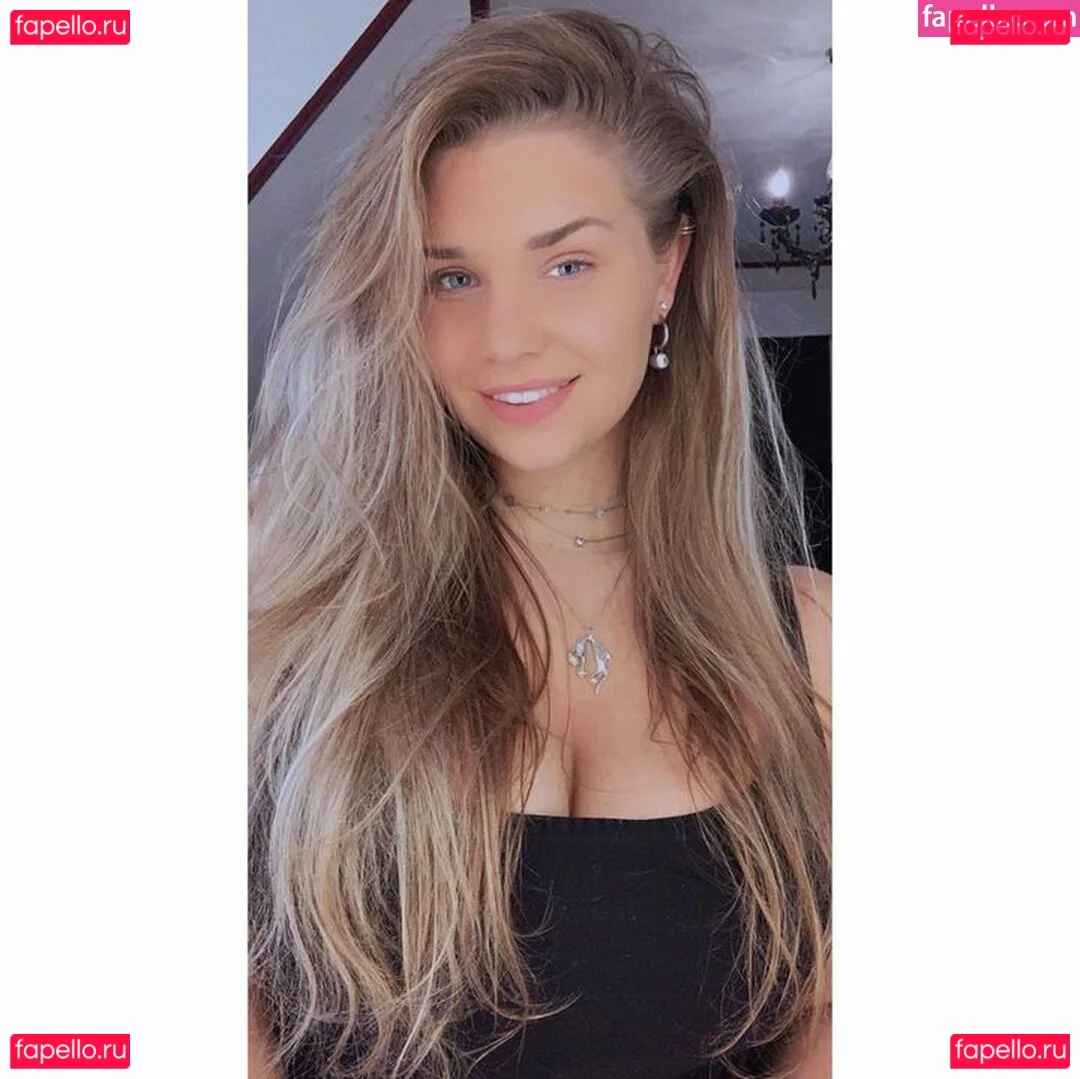 Joyce Straten Onlyfans Photo Gallery 