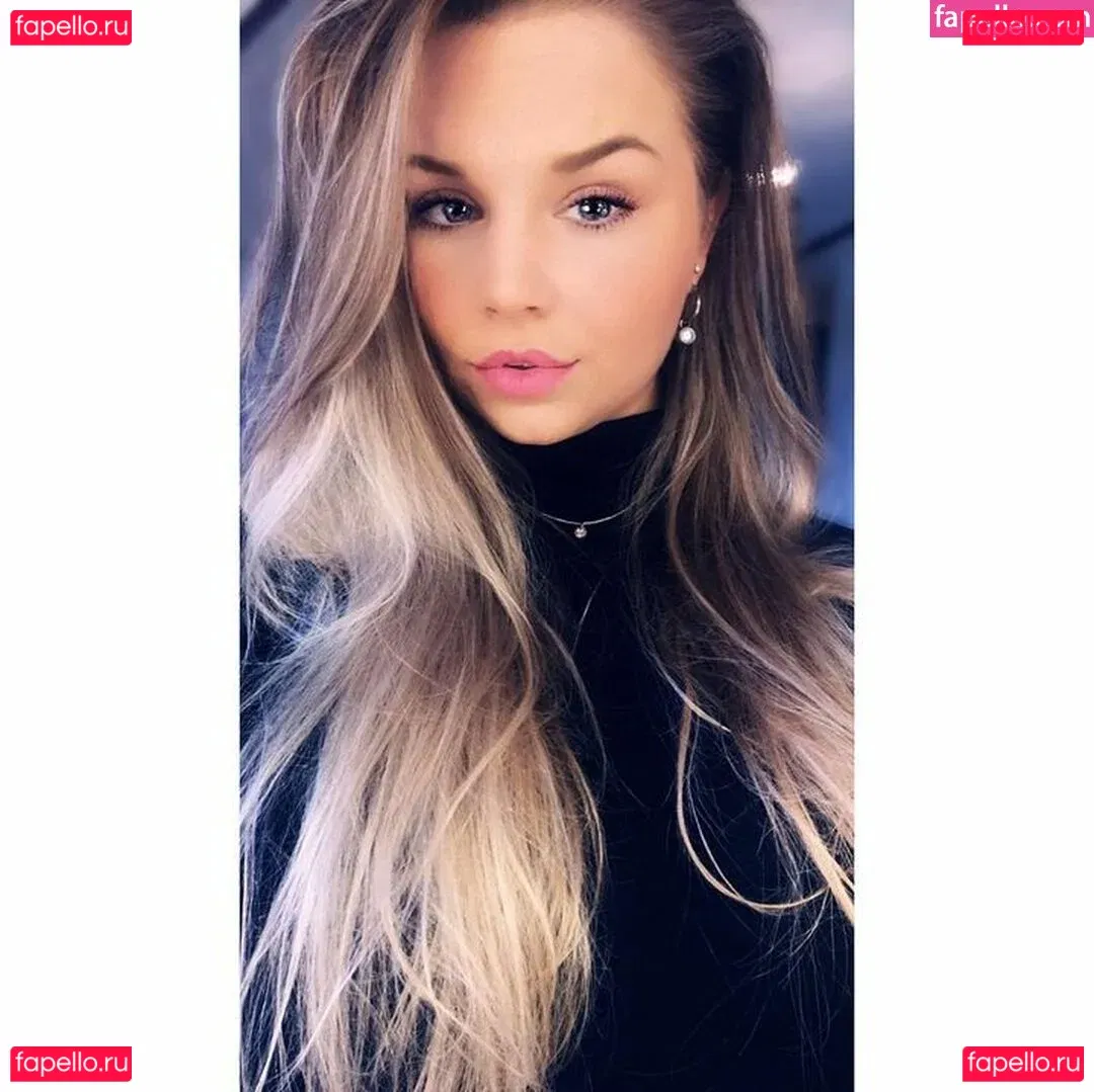 Joyce Straten Onlyfans Photo Gallery 