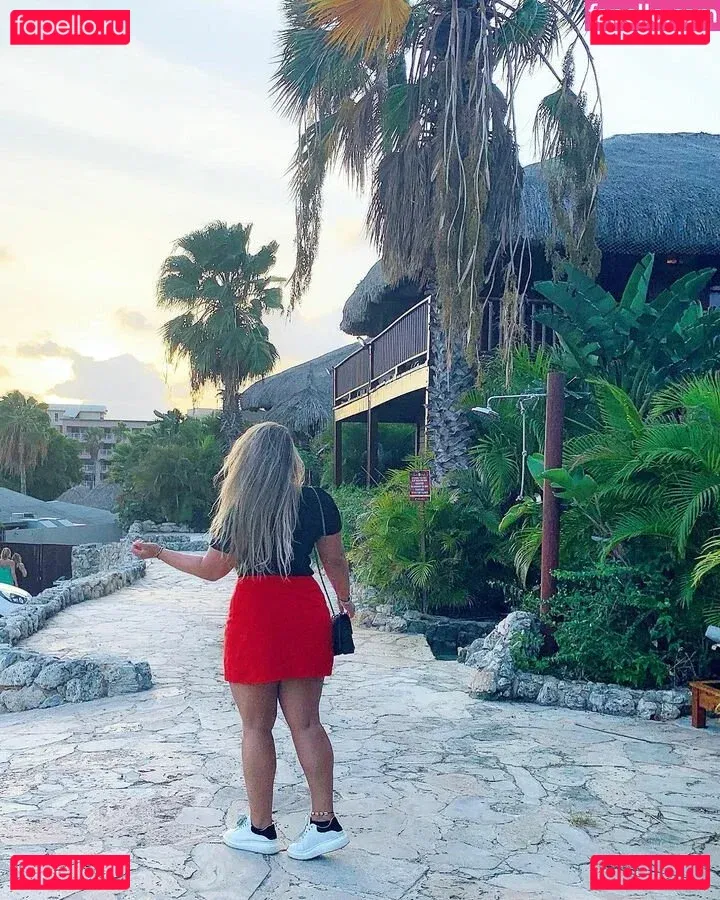 Joyce Straten Onlyfans Photo Gallery 