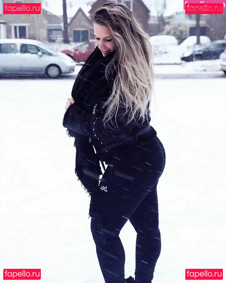 Joyce Straten Onlyfans Photo Gallery 