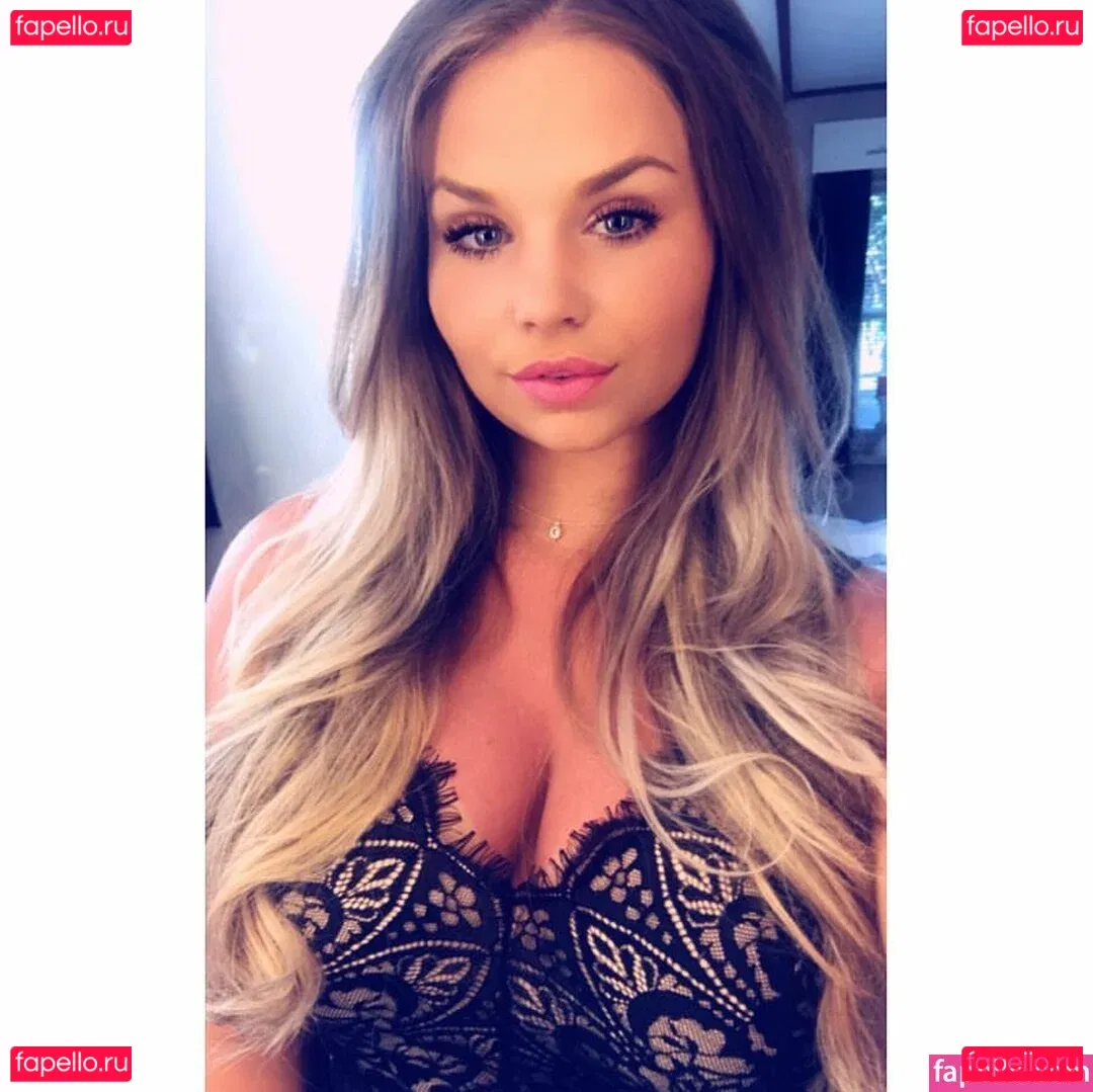 Joyce Straten Onlyfans Photo Gallery 