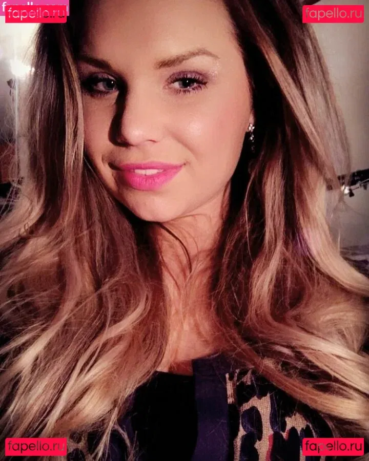 Joyce Straten Onlyfans Photo Gallery 