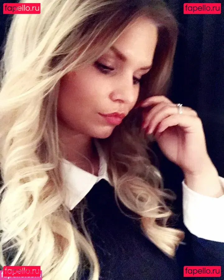 Joyce Straten Onlyfans Photo Gallery 