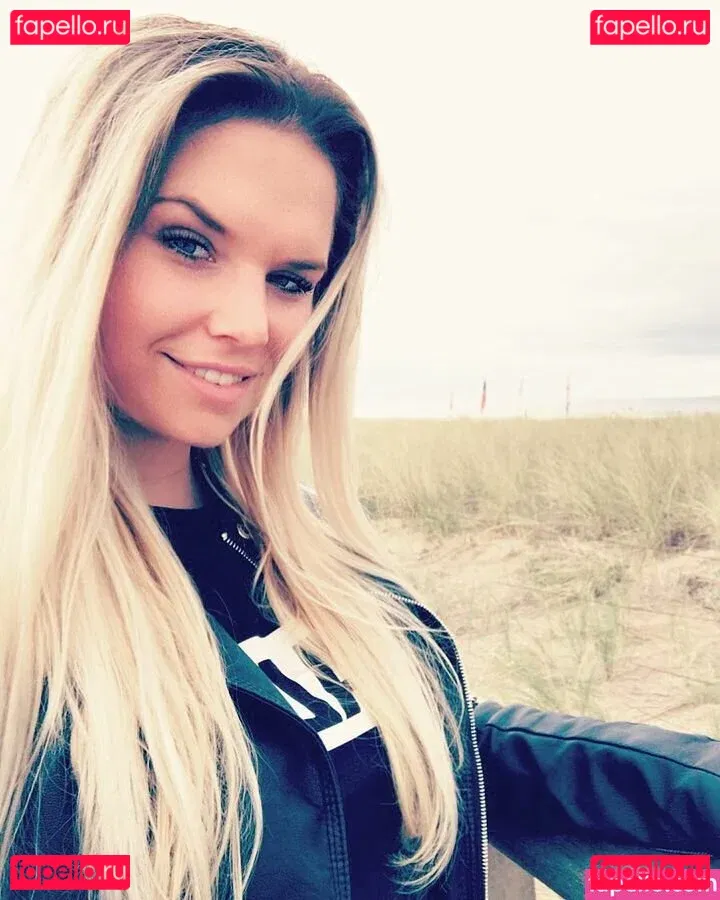 Joyce Straten Onlyfans Photo Gallery 