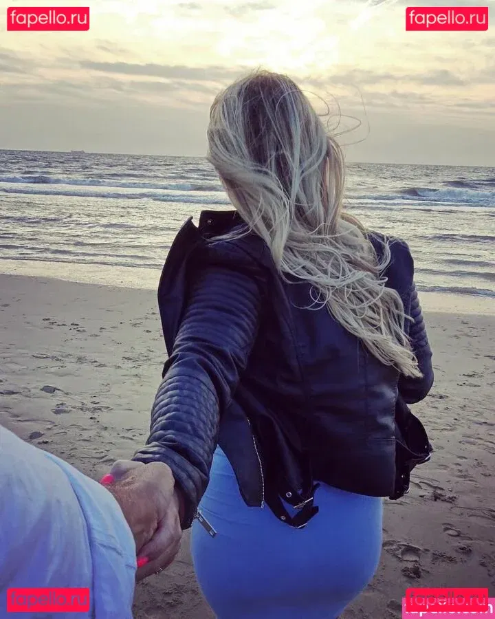 Joyce Straten Onlyfans Photo Gallery 