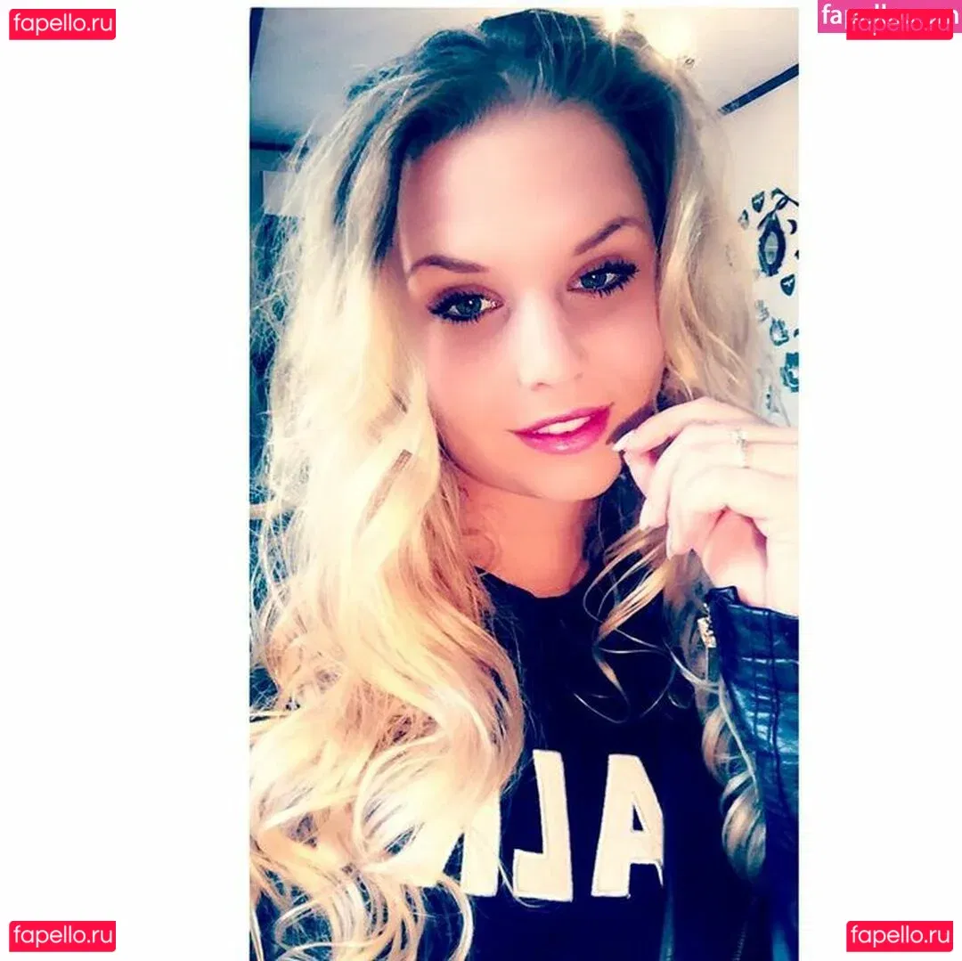 Joyce Straten Onlyfans Photo Gallery 