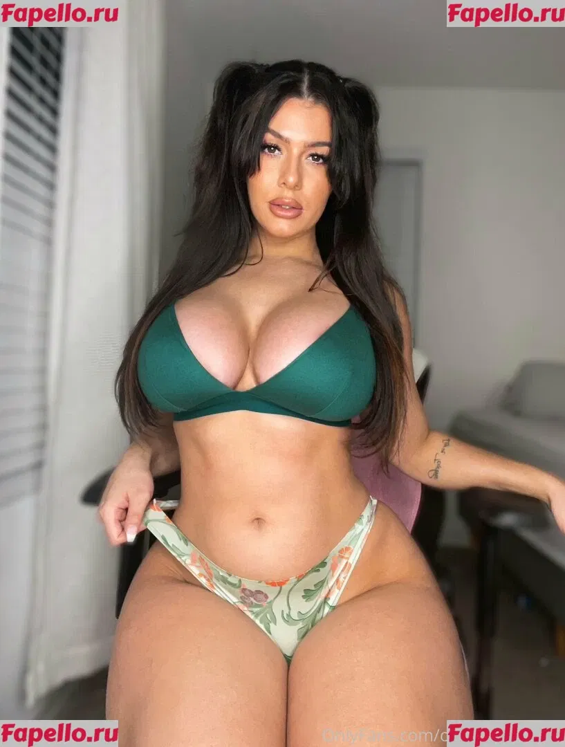 Officialzoerenea Onlyfans Photo Gallery 