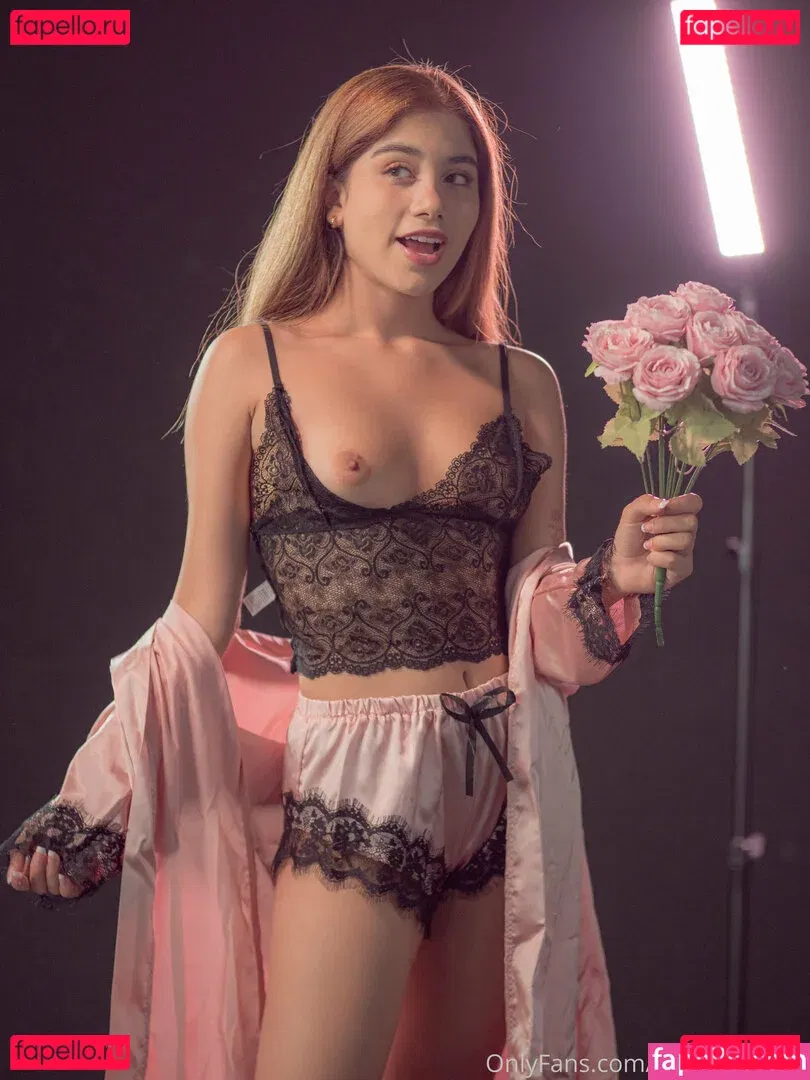 marinateen Onlyfans Photo Gallery 