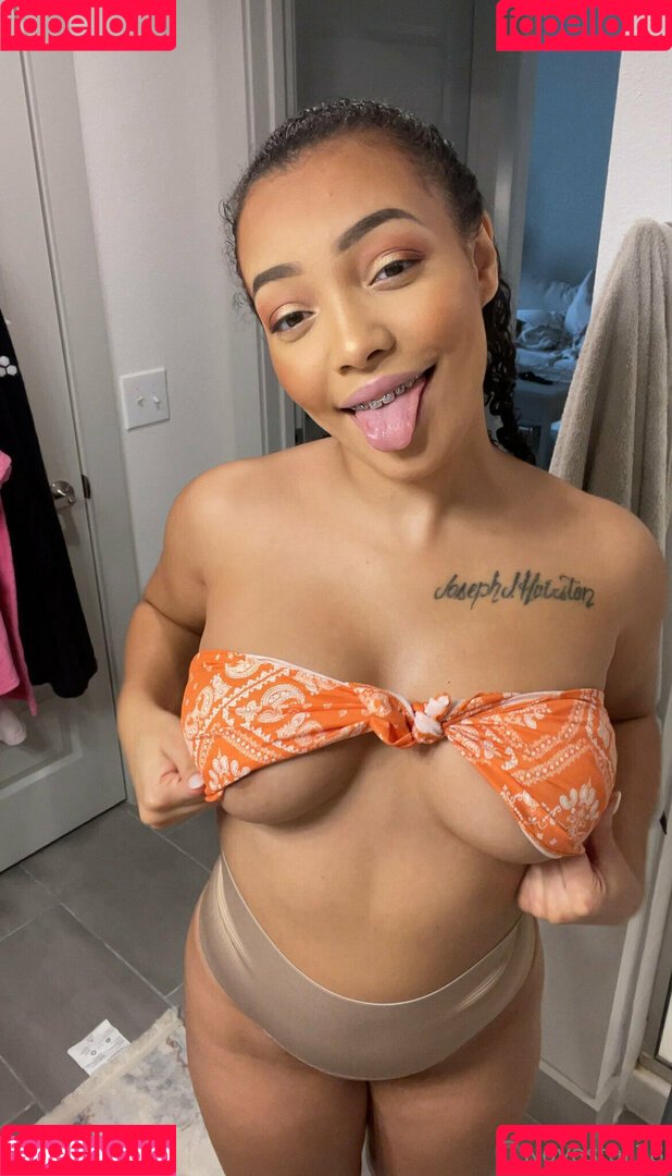 novastar18 Onlyfans Photo Gallery 