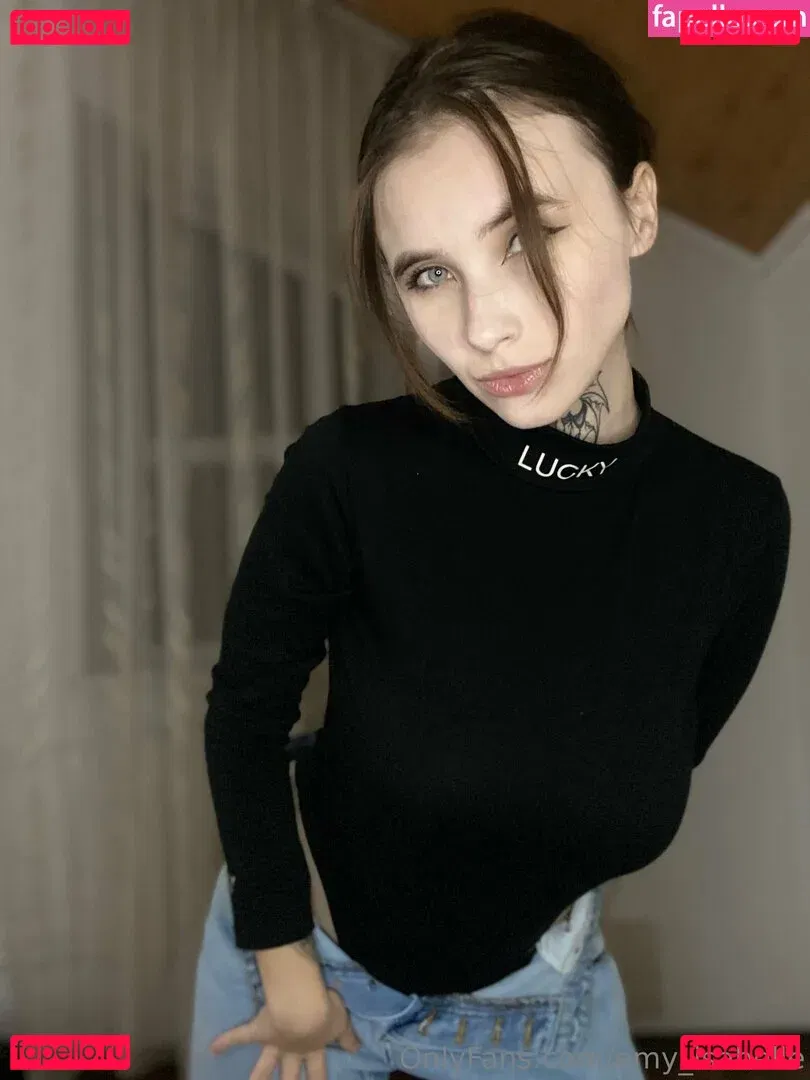 emy_isabelle Onlyfans Photo Gallery 