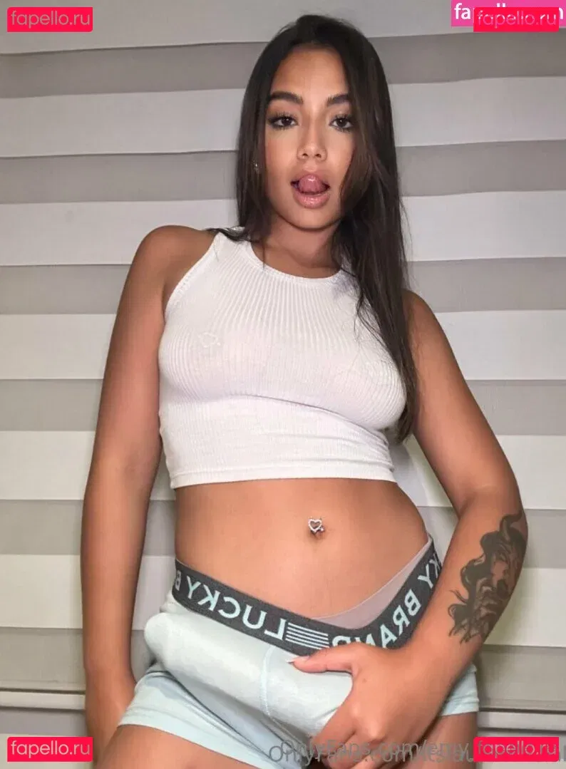 emy_isabelle Onlyfans Photo Gallery 