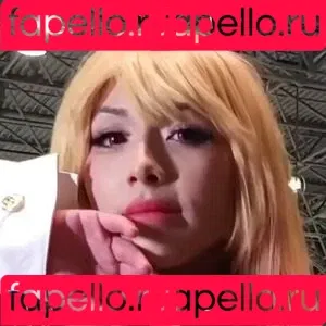 Arabella Kat Posting Onlyfans Photo Gallery 