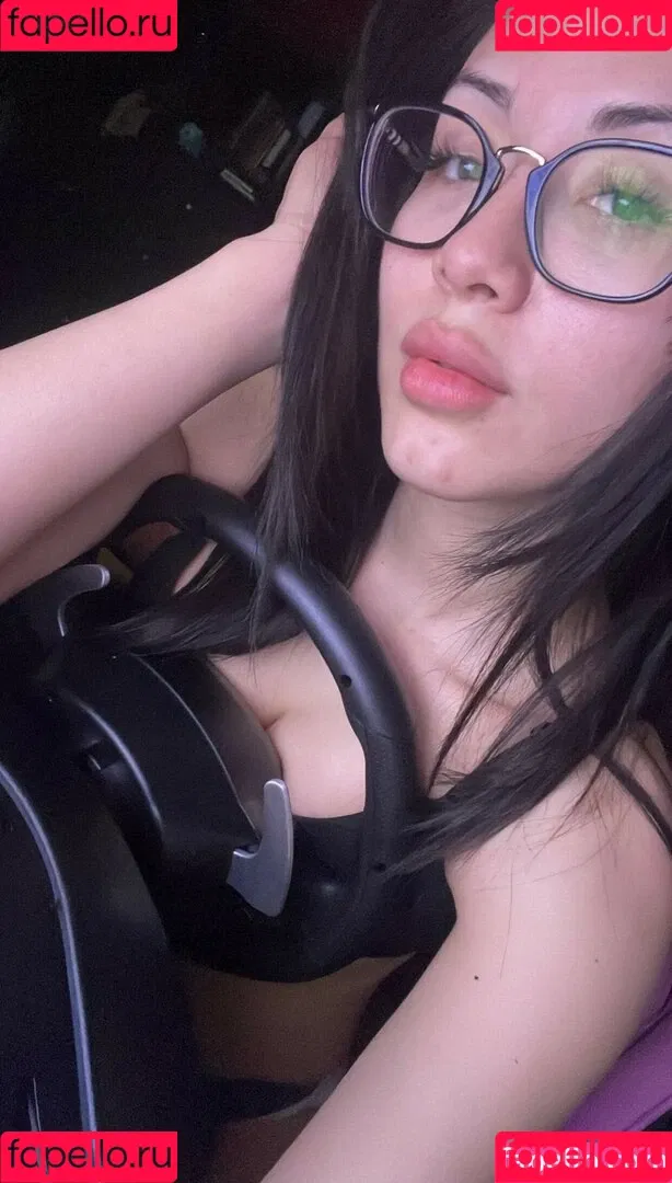 Arabella Kat Posting Onlyfans Photo Gallery 