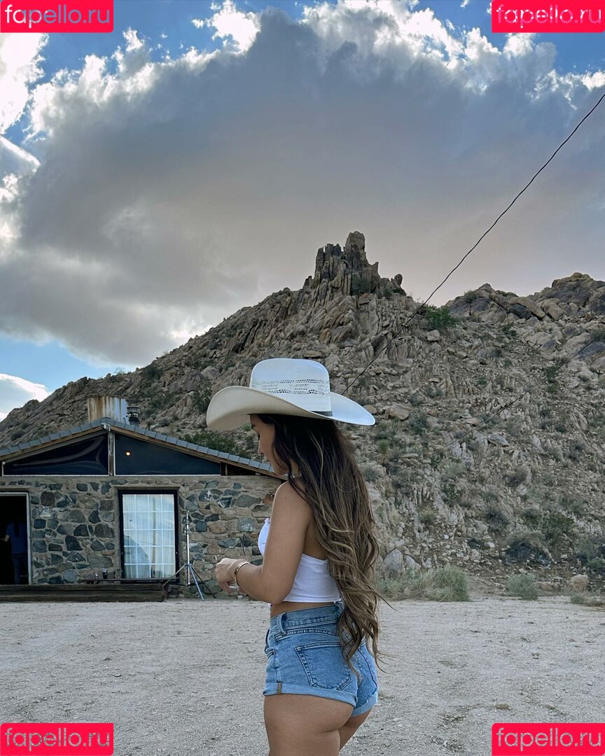 Alahnaly Onlyfans Photo Gallery 