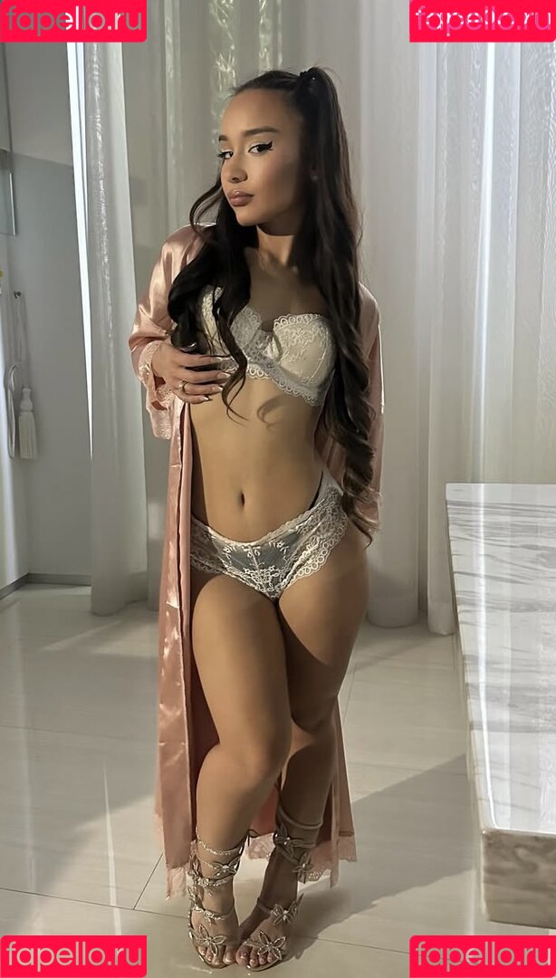 Alahnaly Onlyfans Photo Gallery 