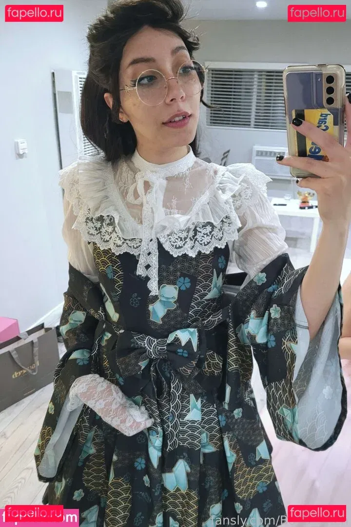 Boba Bitch Onlyfans Photo Gallery 